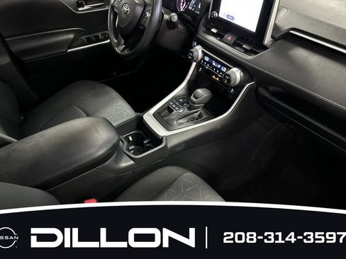 Used 2025 Toyota RAV4 XLE AWD/4WD image 16