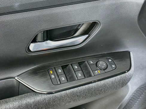 Used 2025 Nissan Kicks SV FWD image 15