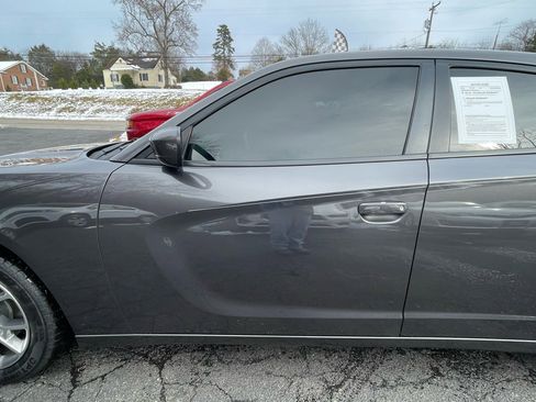 Used 2016 Dodge Charger SXT image 3