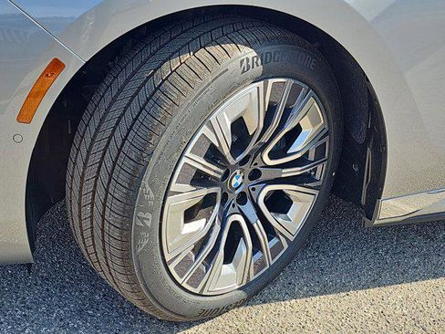 New 2025 BMW i7 xDrive60 w/ Premium Package image 35