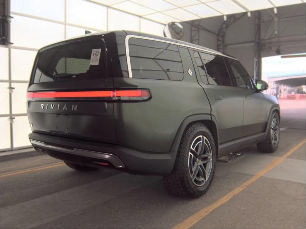Used 2025 Rivian R1S Adventure Dual AWD/4WD image 5