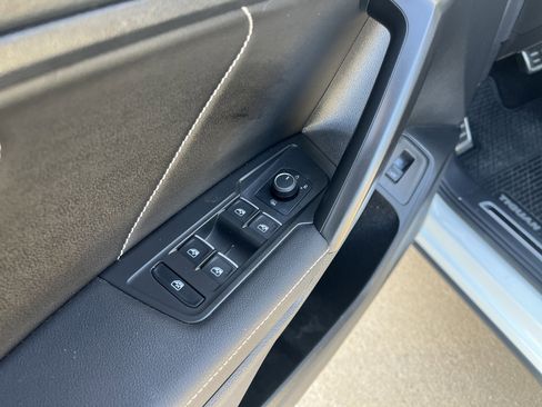 Certified 2022 Volkswagen Tiguan SE R-Line image 14