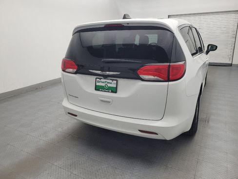 Used 2023 Chrysler Voyager LX FWD image 7