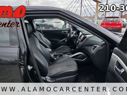 Used 2012 Hyundai Veloster w/ Style Pkg image 13