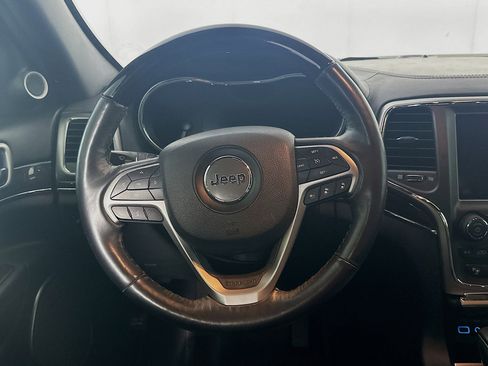 Used 2018 Jeep Grand Cherokee Overland RWD image 18