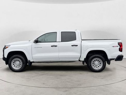 Used 2025 Chevrolet Colorado W/T w/ Advanced Trailering Package AWD/4WD image 2