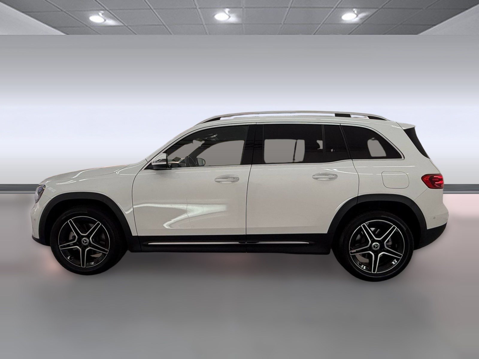 Used 2026 Mercedes-Benz GLB 250 image 2