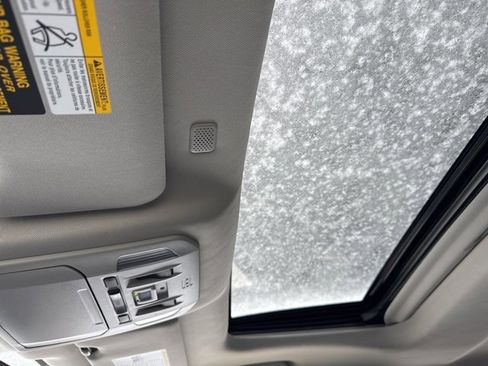 Used 2022 Toyota Highlander XLE image 22