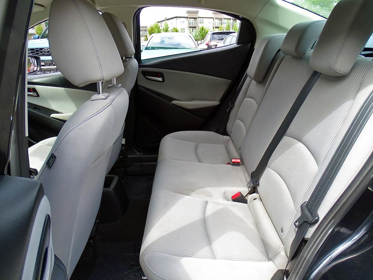 Used 2019 Toyota Yaris LE FWD image 29