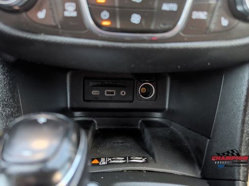 Used 2019 Chevrolet Equinox Premier FWD image 25
