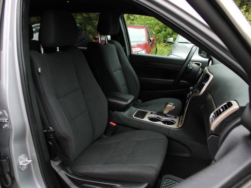 Used 2017 Jeep Grand Cherokee Laredo w/ Quick Order Package 23E image 30