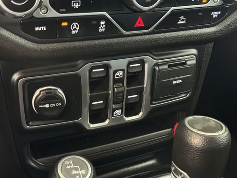 Used 2024 Jeep Wrangler Unlimited Sport AWD/4WD image 28