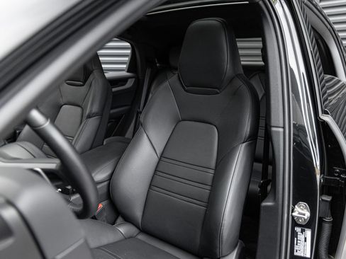 Certified 2025 Porsche Cayenne S AWD/4WD image 5