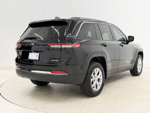 Used 2023 Jeep Grand Cherokee Limited w/ Trailer Tow Prep Group (B) AWD/4WD image 9