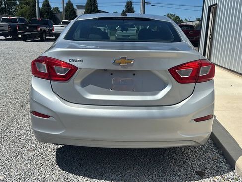 Used 2017 Chevrolet Cruze LS FWD image 4
