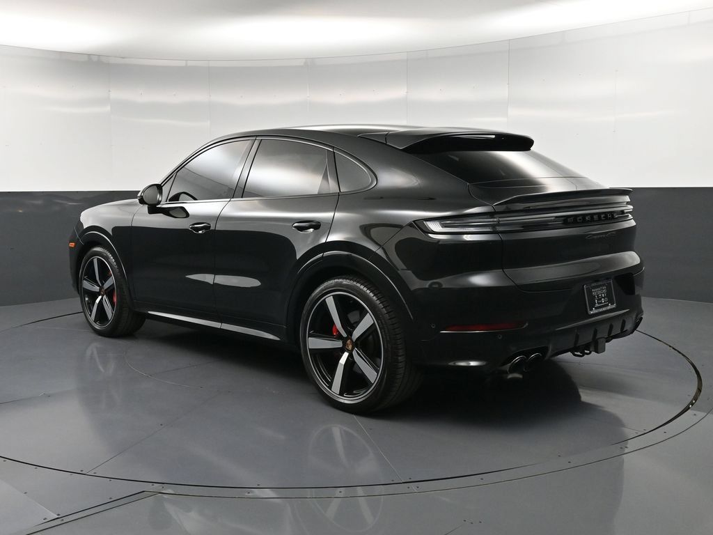 Certified 2025 Porsche Cayenne GTS AWD/4WD image 3