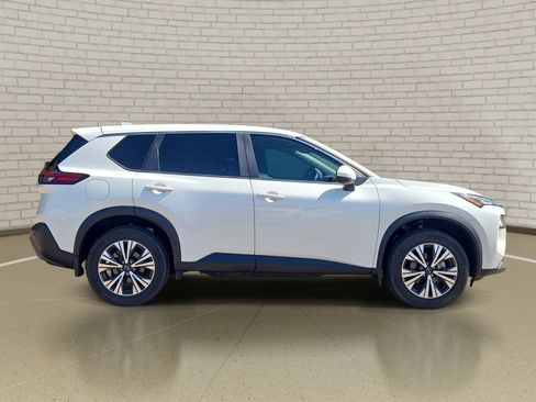 Used 2023 Nissan Rogue SV FWD image 4