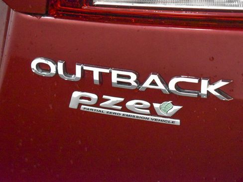 Used 2017 Subaru Outback 2.5i Premium image 10