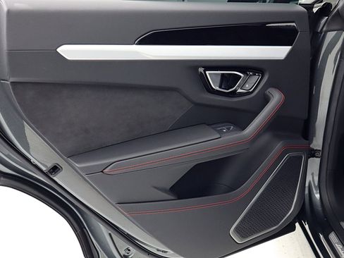 Used 2020 Lamborghini Urus image 48