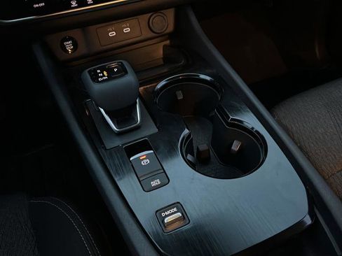 Certified 2025 Nissan Rogue SV image 22