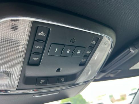 Used 2013 Chrysler 300 C w/ Beats Audio Group RWD image 21