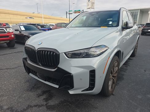 Used 2024 BMW X5 sDrive40i w/ M Sport Package RWD image 3