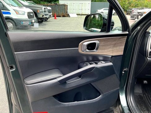 Used 2023 Kia Sorento S w/ Panoramic Sunroof Package AWD/4WD image 9