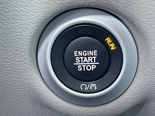 Used 2024 Chrysler Pacifica Touring-L FWD image 22