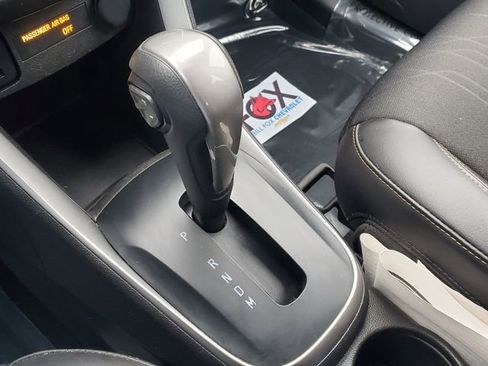 Certified 2022 Chevrolet Trax LT w/ LT Convenience Package image 34