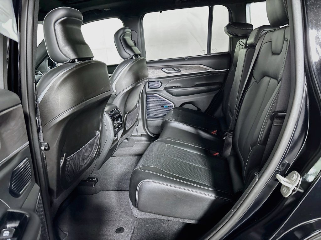 Certified 2023 Jeep Grand Cherokee Overland w/ Advanced Protech Group III AWD/4WD image 22