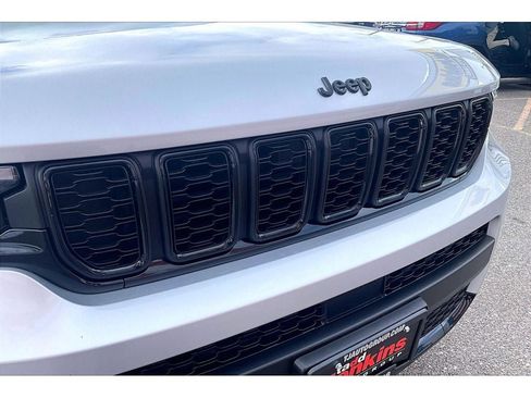 Used 2024 Jeep Grand Cherokee L Laredo AWD/4WD image 32