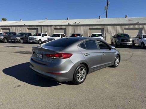 Used 2017 Hyundai Elantra SE image 10