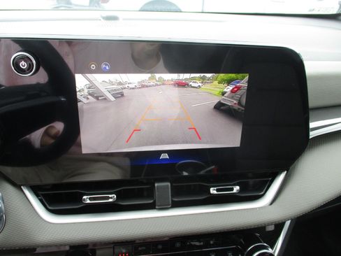 New 2026 Chevrolet Equinox LT w/ Convenience Package II image 17