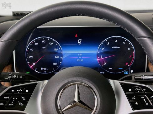 Used 2024 Mercedes-Benz GLC 300 4MATIC image 19