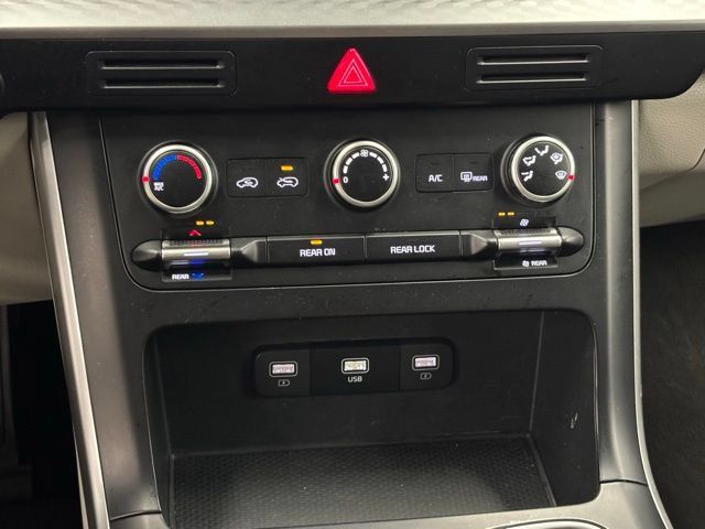 Used 2024 Kia Carnival LX FWD image 29
