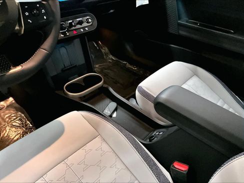 Certified 2025 MINI Cooper 2-Door Hardtop image 18