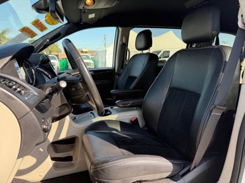Used 2018 Dodge Grand Caravan SXT image 18