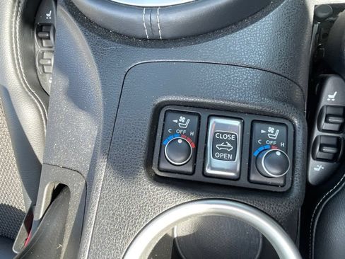 Used 2010 Nissan 370Z Touring RWD image 17