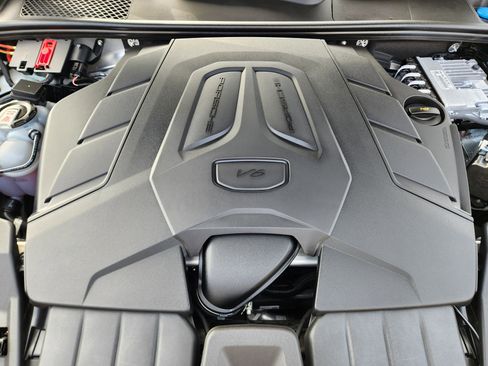 Used 2024 Porsche Cayenne image 39