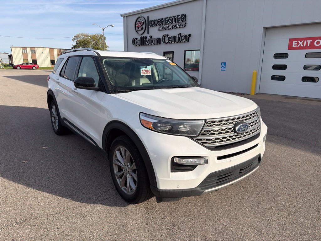 Used 2023 Ford Explorer Limited AWD/4WD image 3