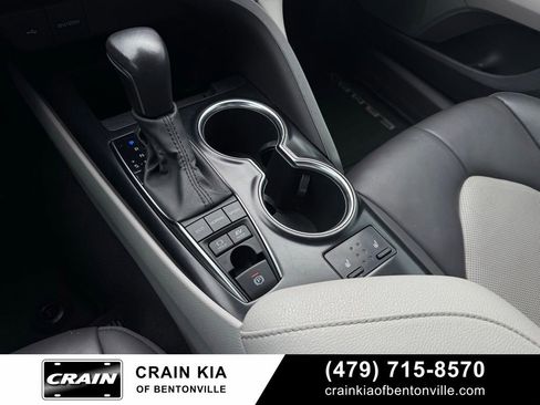 Used 2020 Toyota Camry XLE FWD image 19