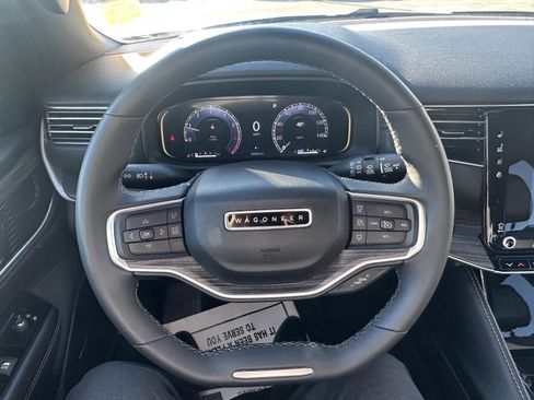 Used 2024 Jeep Wagoneer L Series II w/ Flexible Seating Group image 19