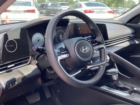 Used 2024 Hyundai Elantra SEL FWD image 8