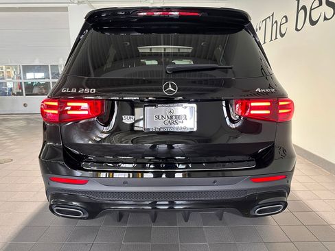 Used 2024 Mercedes-Benz GLB 250 4MATIC image 5