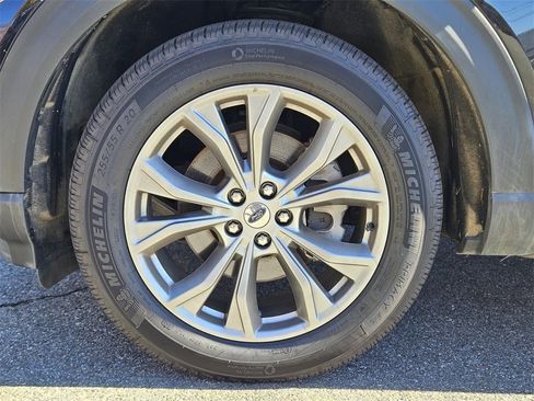 Used 2022 Ford Explorer XLT w/ Equipment Group 202A image 32