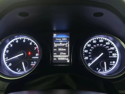 Used 2018 Toyota Camry LE FWD image 12