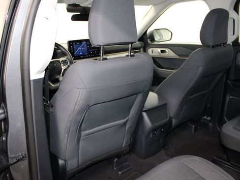Used 2025 Ford Explorer Active RWD image 24