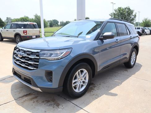 New 2026 Ford Explorer Active RWD image 10