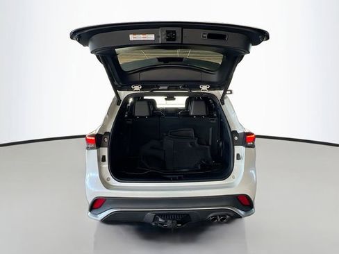 Used 2021 Toyota Highlander XSE image 28