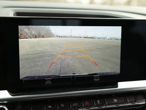 Used 2023 GMC Sierra 1500 SLT w/ SLT Convenience Package image 16